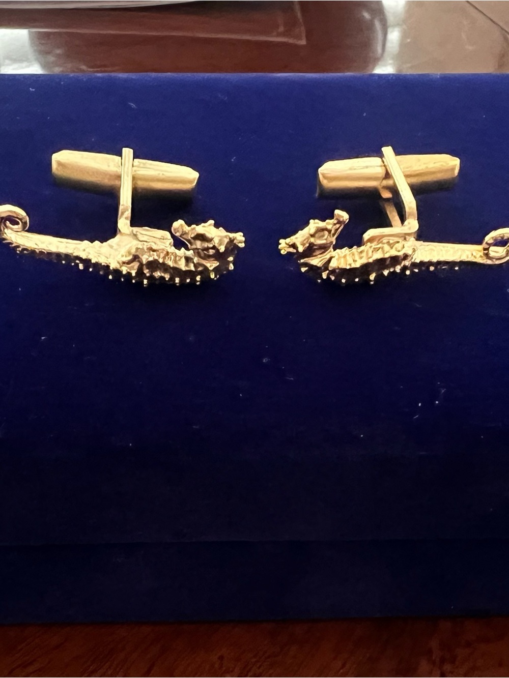 Gold tone Crocodile Cufflinks - Men's Accessory. Vintage